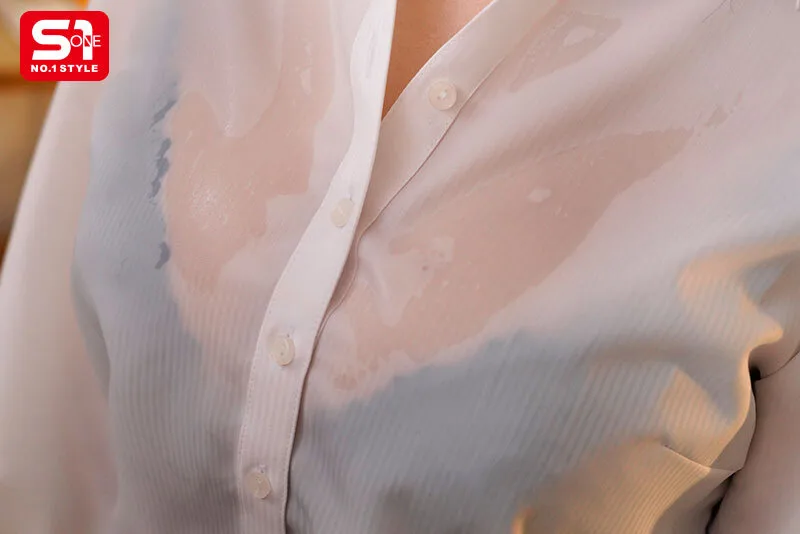 sone00934 南沢海香 すっぴん 大きな谷間とゆるゆるのキャミソールからモロ見えする乳輪に、俺の理性崩壊。終電なくなり部下の家に誘われた夜の無防備誘惑NTR 南沢海香 サンプル3
